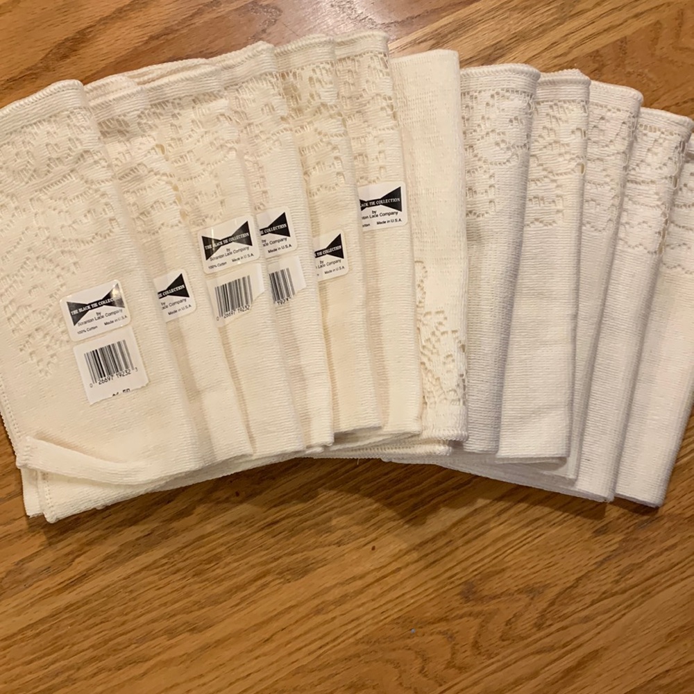 Set of 12 Scranton Lace Company ivory lace napkins. 6 NEW with tags. 6 no tags.